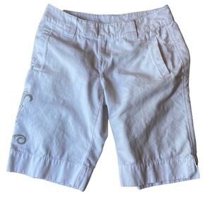 The NorthFace White Bermuda Shorts 8